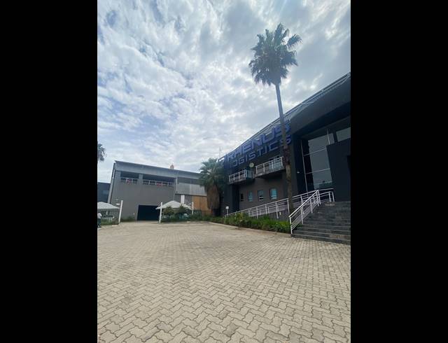 15,614M² WAREHOUSE TO LET IN LONGMEADOW